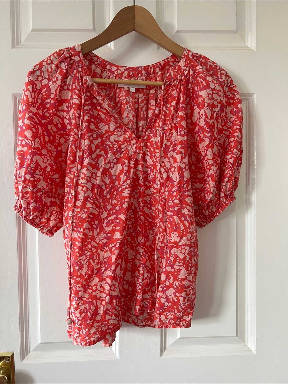 House of Harlow 1960 Coral Pink Abstract Print V-Neck Blouse